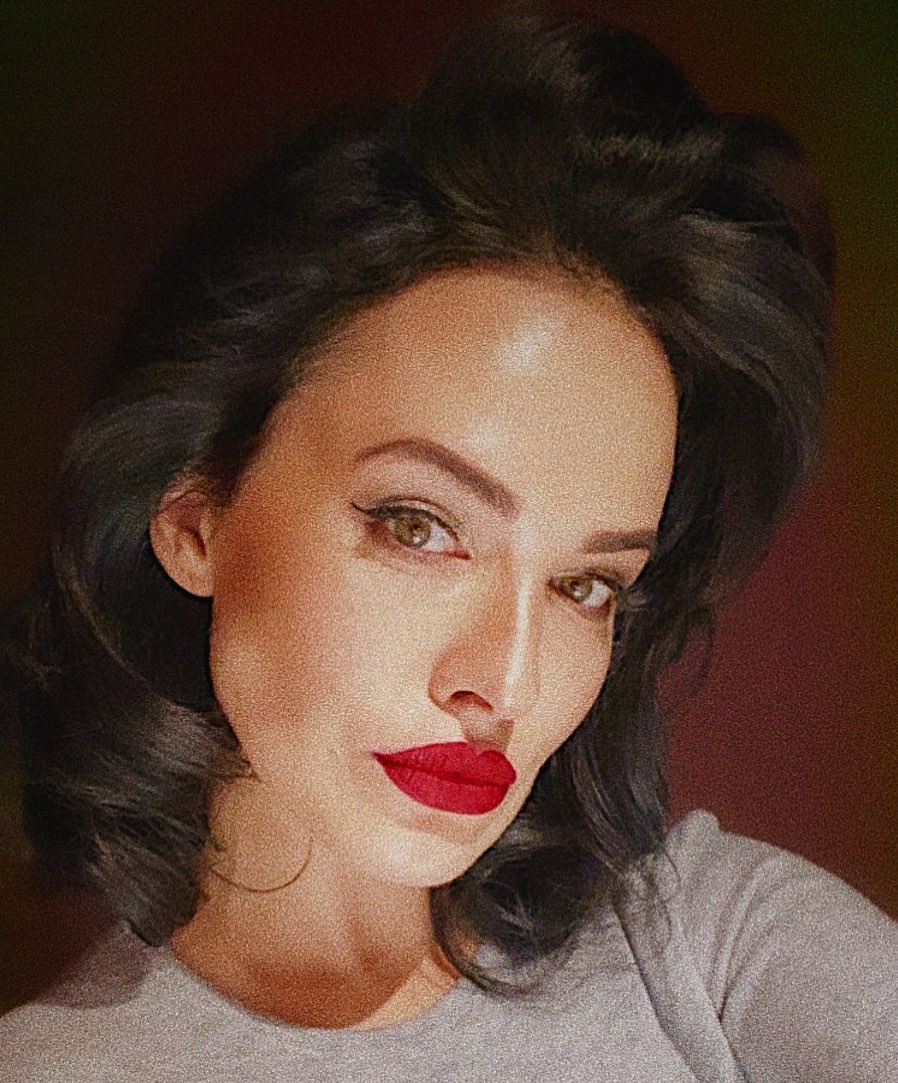 С мейком или без? Даша Астафьева показала лицо без макияжа