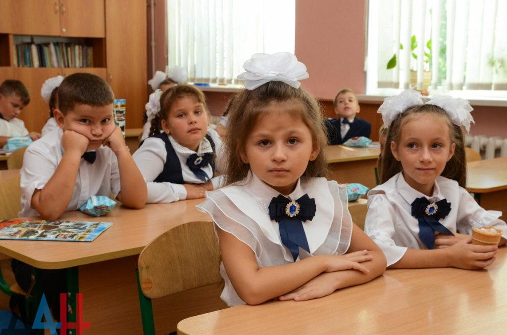 Праздник пропаганды: как прошло 1 сентября в оккупированном Донецке (фото)