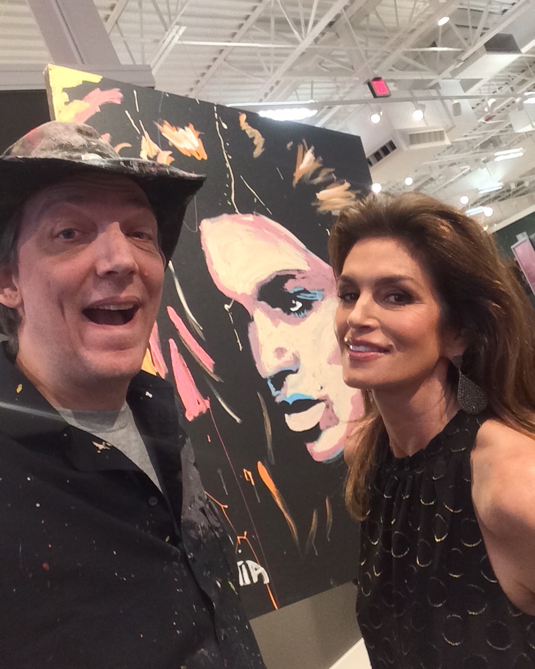 Горячая мамочка: Синди Кроуфорд устроила съемку в отельном номере