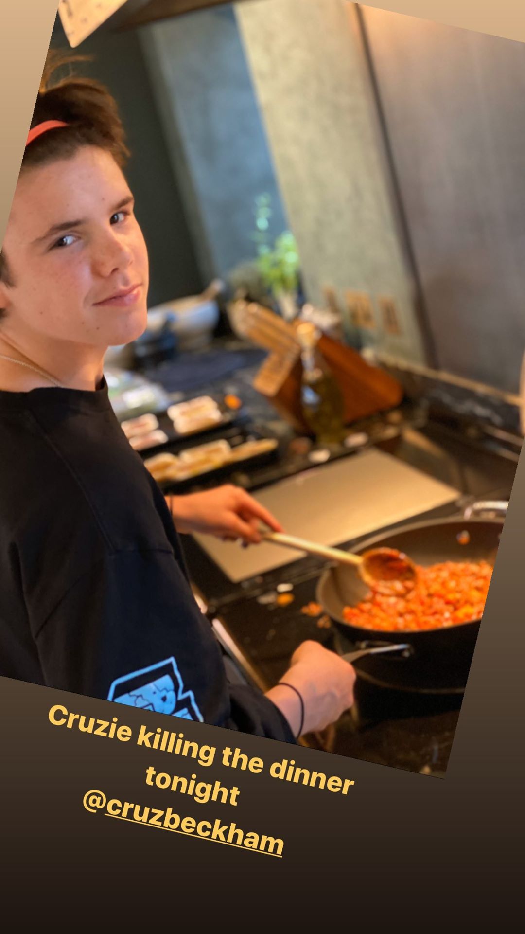 Нужно было сделать: Дэвид Бекхэм решился на резкую смену имиджа во время домашней изоляции