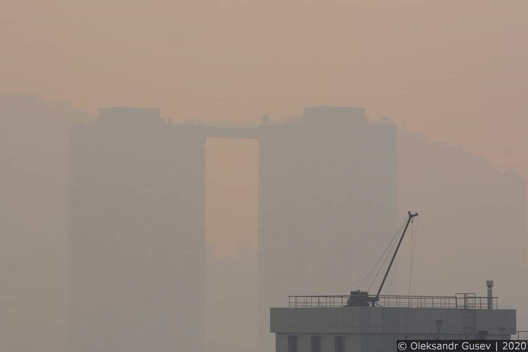 Смог в Киеве: как изменилась ситуация и новые случаи поджогов (фото, видео)