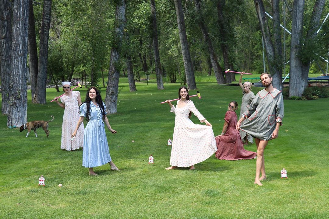 Словно близняшки: 57-летняя Деми Мур поразила молодостью на фото со взрослой дочерью