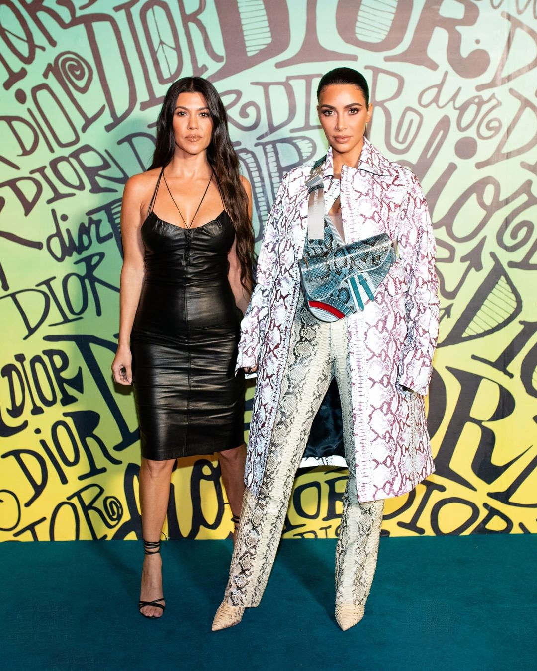 Хижачка: Кім Кардашьян захопила пишними формами в зміїному total look