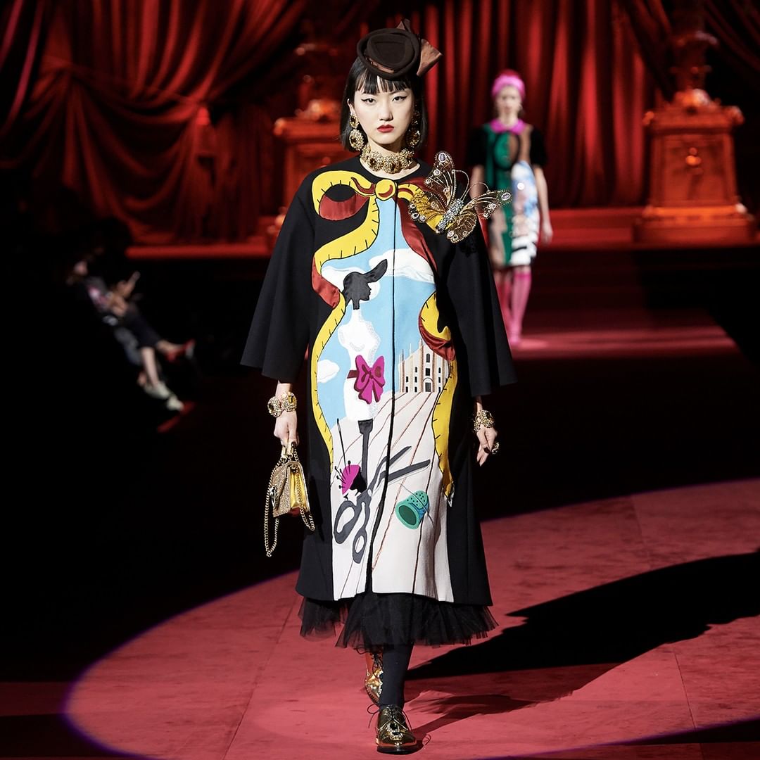 Классика, роскошь и сюрреализм: как прошел показ Dolce &amp; Gabbana на Неделе моды в Милане FW 19/20