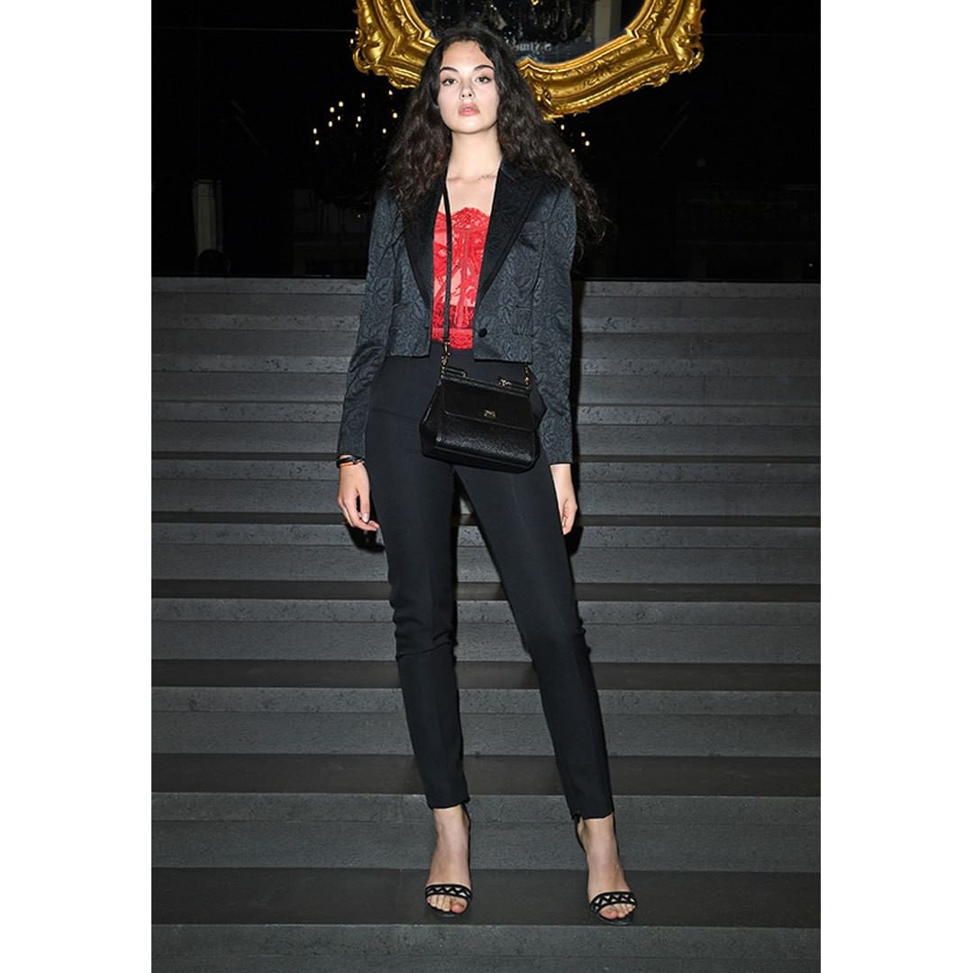 Идеальная женщина: 54-летняя Моника Беллуччи взбудоражила сеть стильным нарядом и цветущим видом