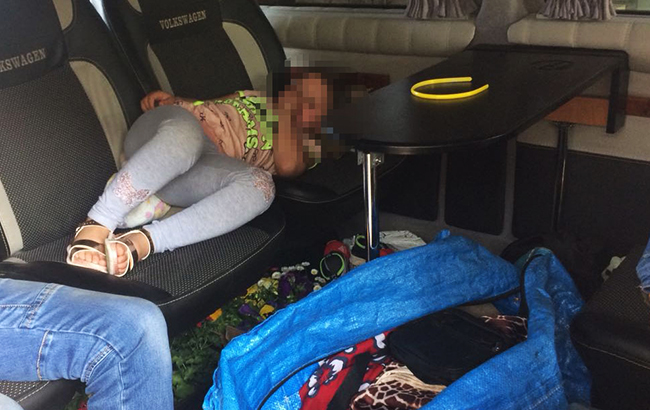 У Закарпатській обл. намагалися вивезти дитину в Угорщину, сховавши її під сумками