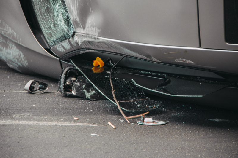 У Києві дівчина на Audi влетіла в два автомобіля і двічі перекинулася