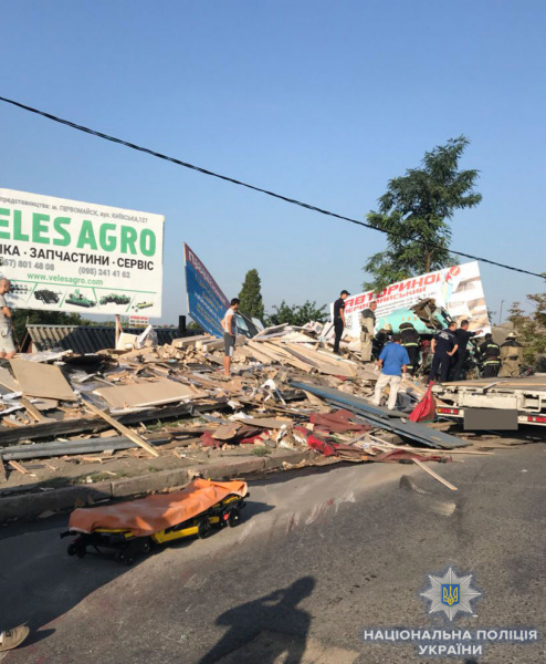 В Первомайске из-за опрокидывания фуры погиб пешеход