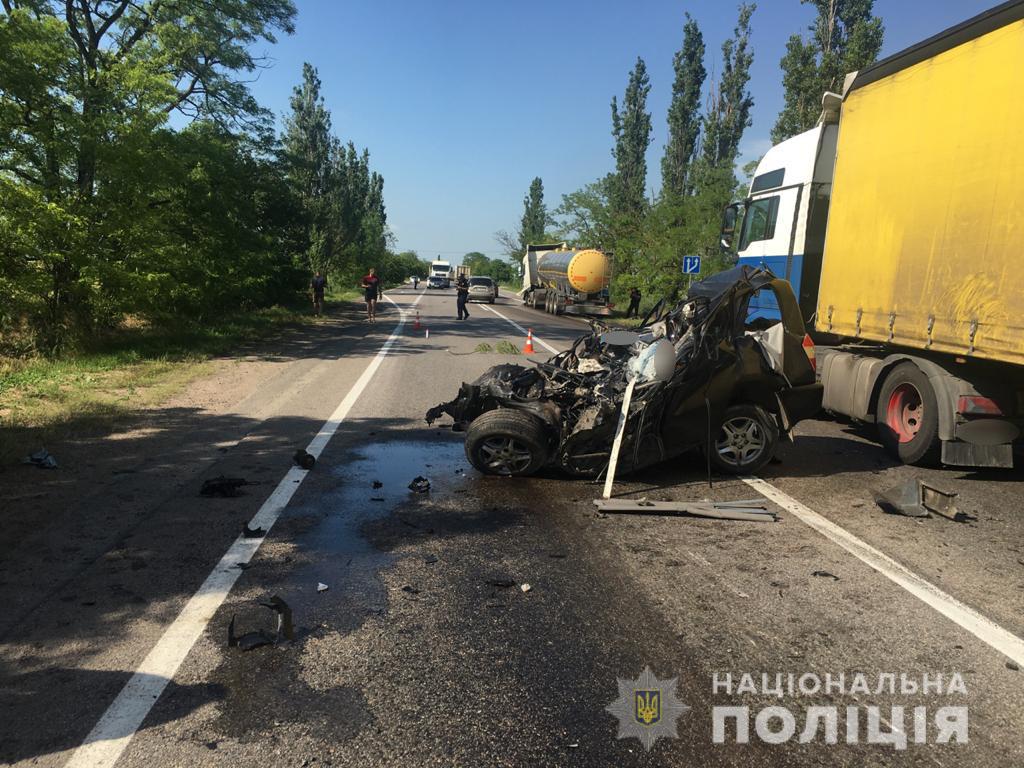 В Николаевской области в результате ДТП погибли двое человек, еще пятеро пострадали