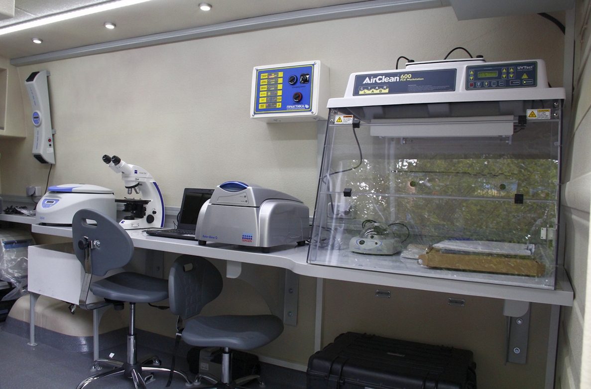 США передали 3 оборудованы мобильные лаборатории для украинской армии