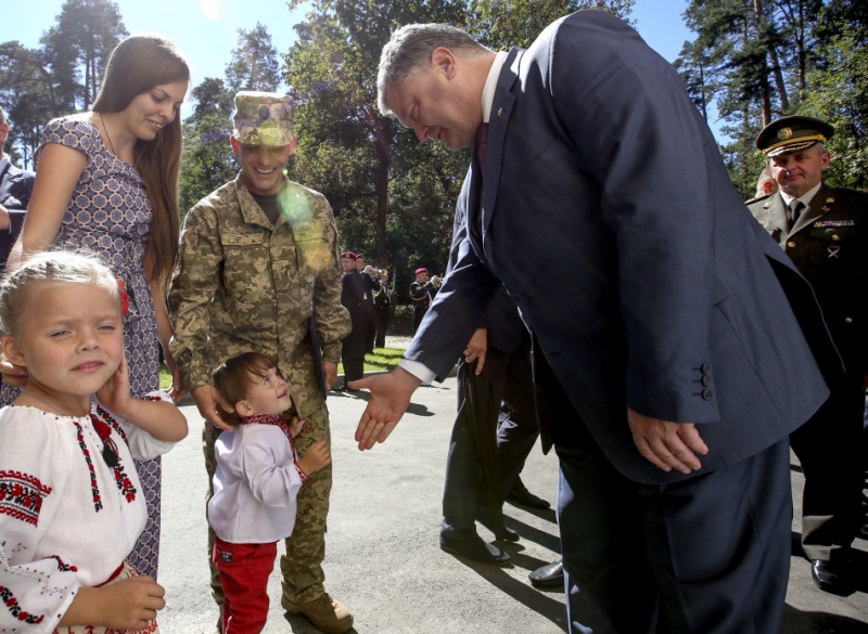 Порошенко принял участие в мероприятиях по случаю 24-й годовщины военной разведки Украины 6
