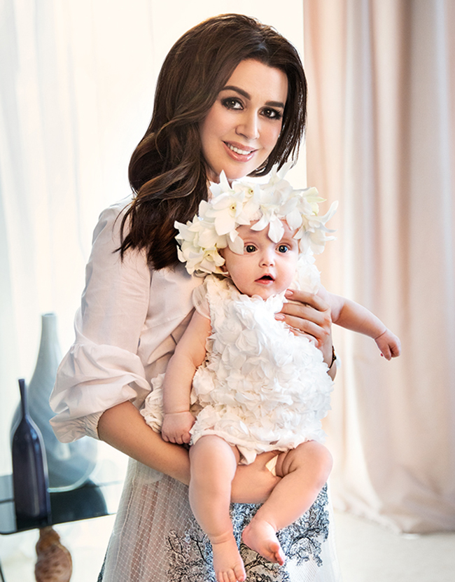 Привезли попрощаться? Заворотнюк в больнице навестила годовалая дочь