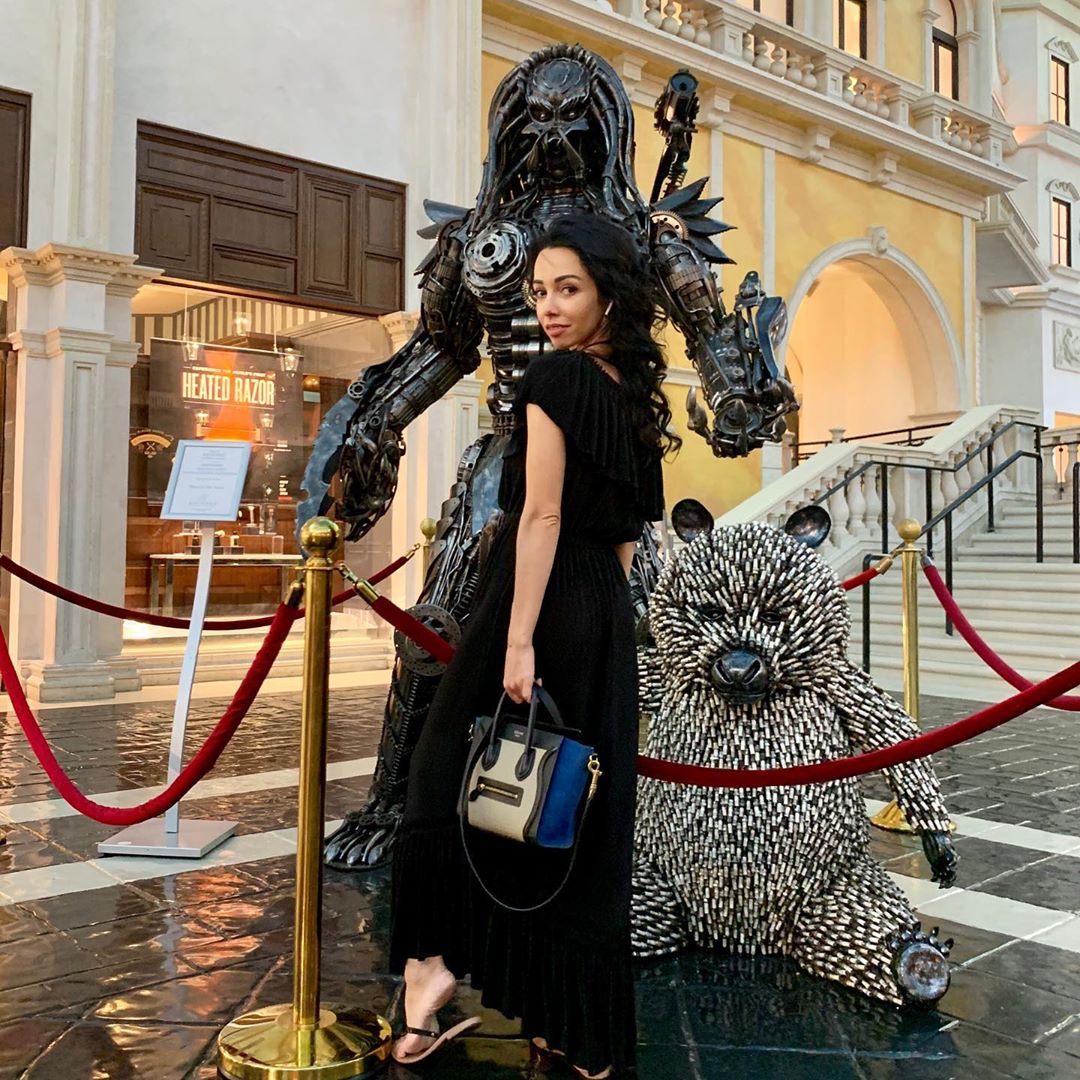 "Почувствуй себя ангелом": Екатерина Кухар примерила крылья на вершине небоскреба