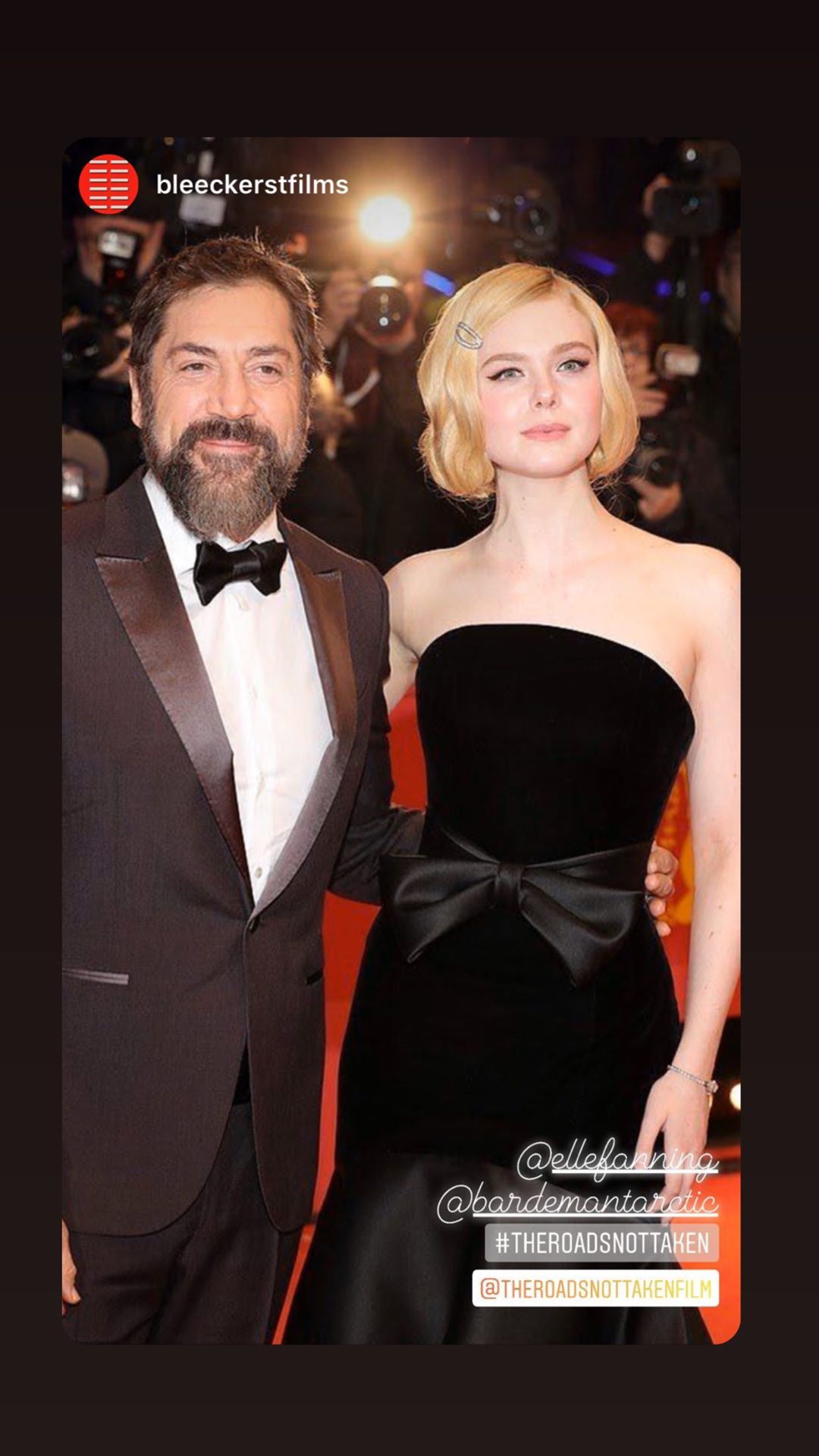 Безупречна: 53-летняя Сальма Хайек восхитила роскошной фигурой в облегающем платье