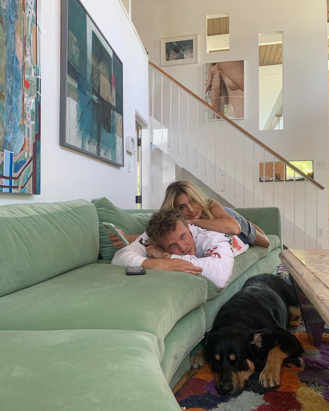 Прощай, блонд: Емілі Ратаковскі вирішила повернутися до образу гарячої брюнетки