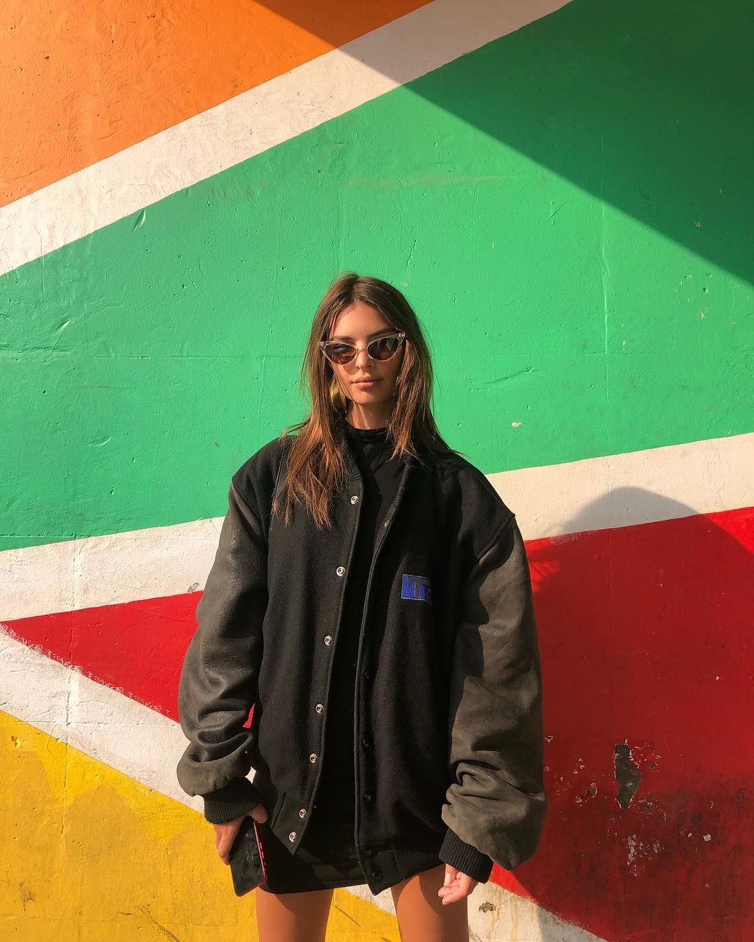 Кроп-топи, білизна і піджаки чоловічого крою: створюємо спокусливий образ у дусі Емілі Ратаковскі