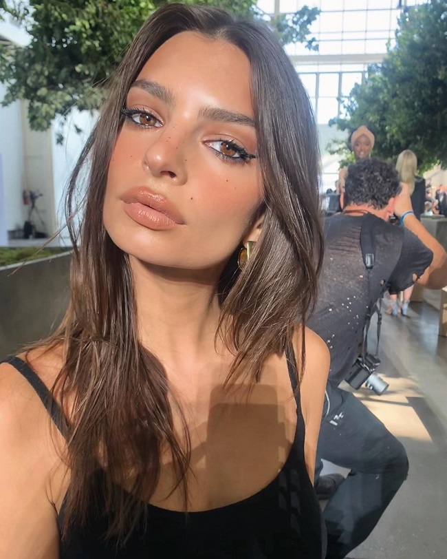 Жінка-кішка: Емілі Ратаковскі захопила апетитними формами в облягаючому комбінезоні