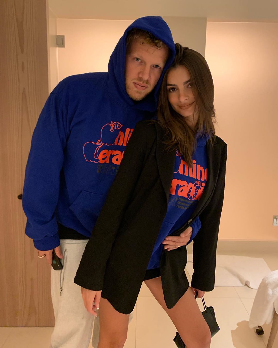 Романтичная и трогательная: Эмили Ратаковски удивила нежным фото с мужем