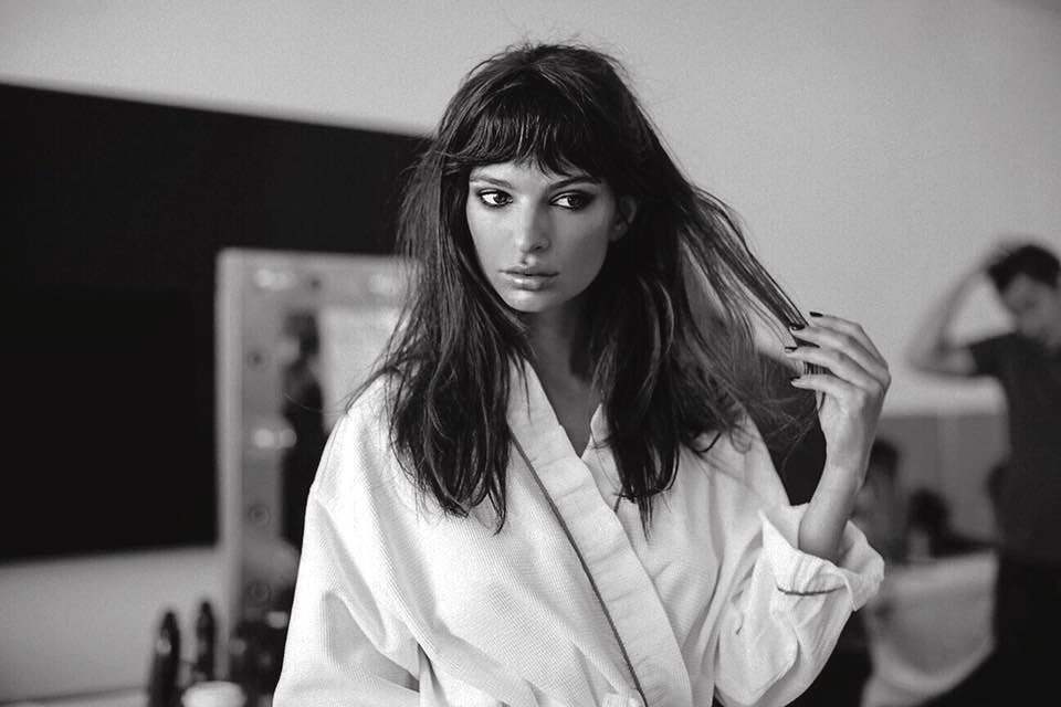 Ідеально на весну: Емілі Ратаковскі показала, як урізноманітнити звичний стиль