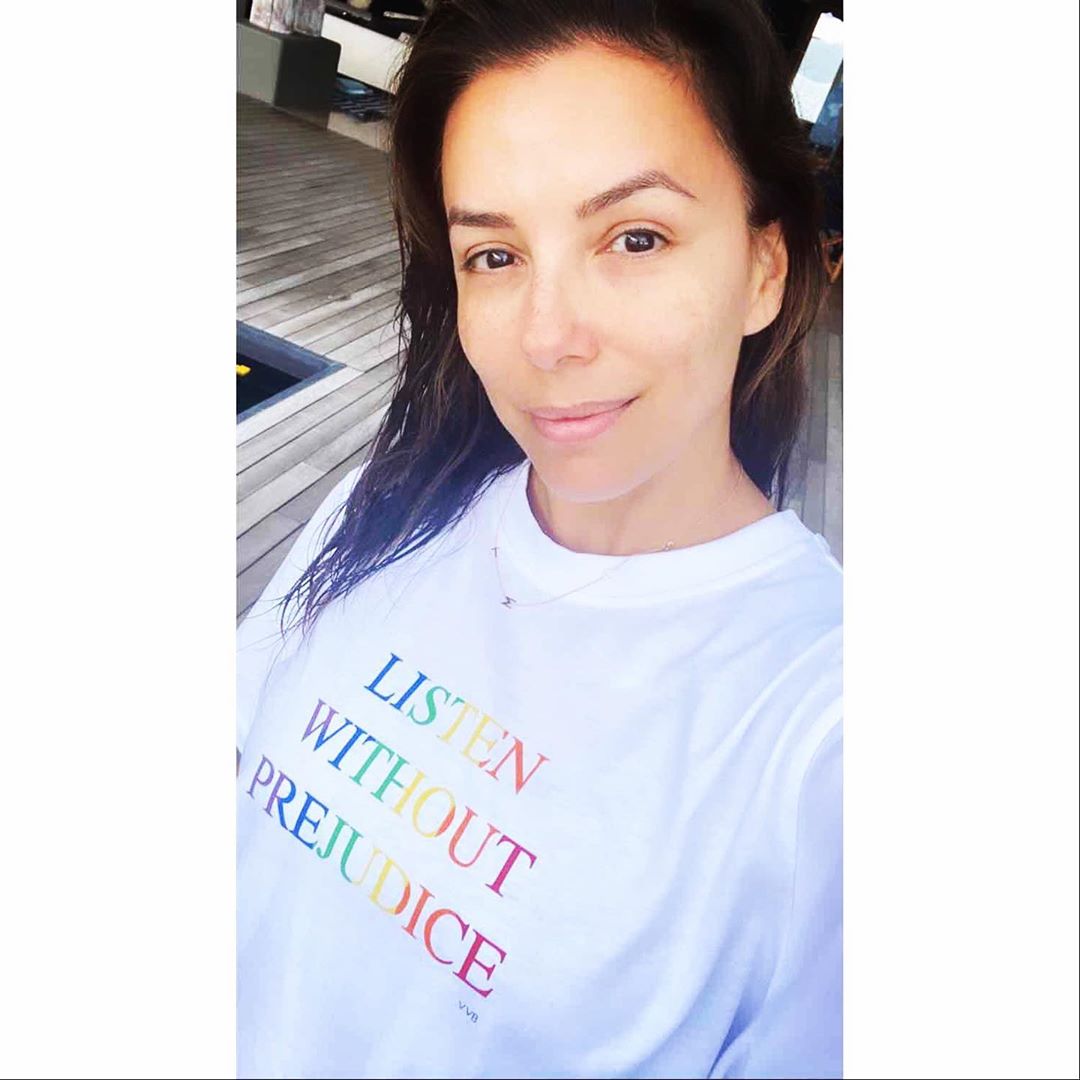 Хороша без макияжа: 45-летняя Ева Лонгория в простом образе восхитила натуральной красотой