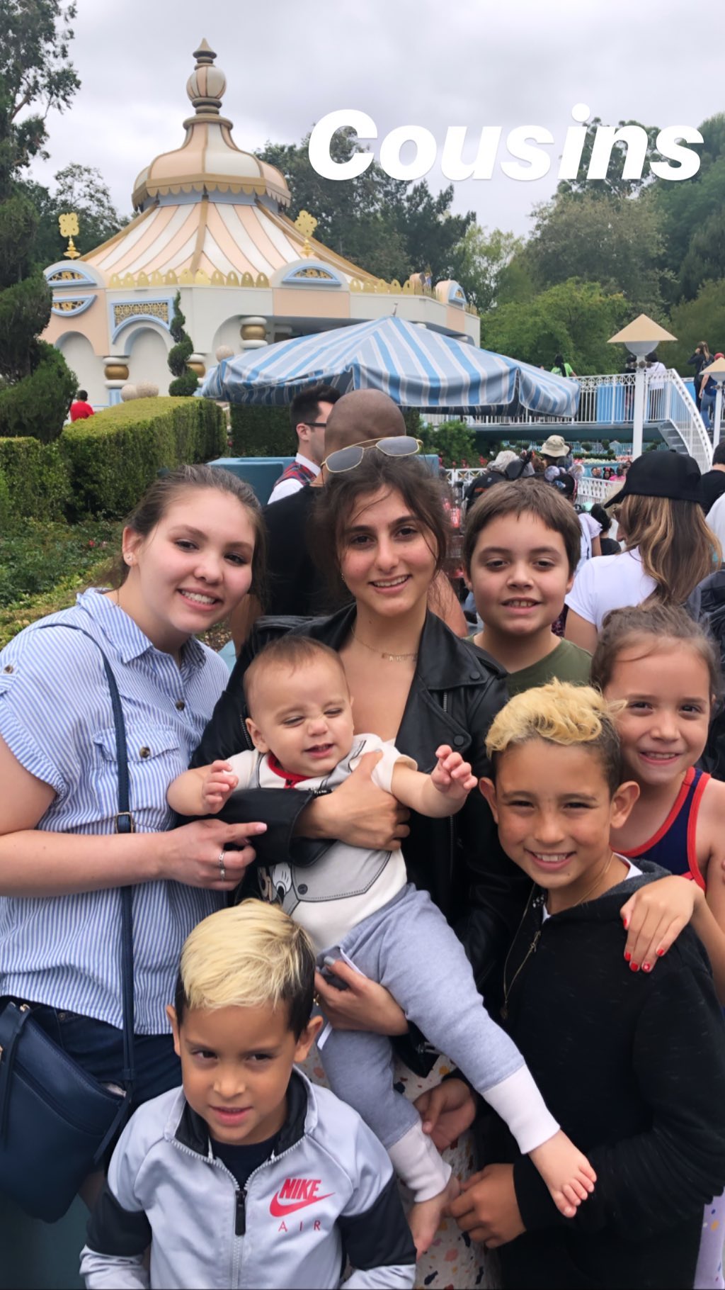 Свято продовжується! Єва Лонгорія засипала мережу милими фото з сином з Діснейленду