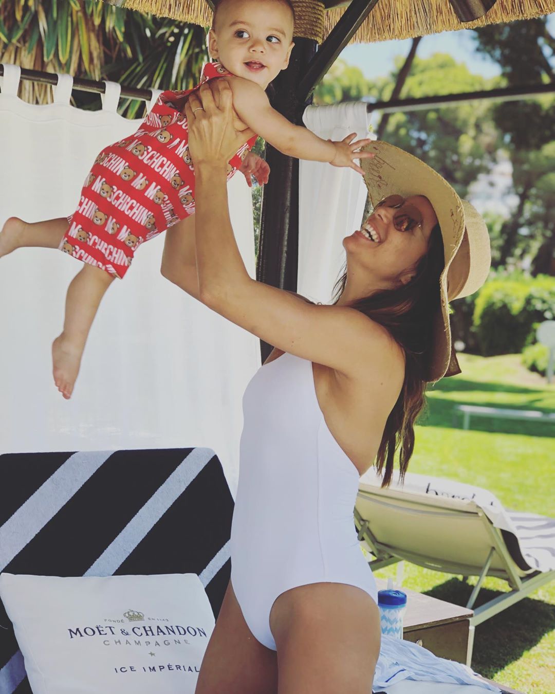 Фітнес-ікона: Єва Лонгорія показала спортивну фігуру і улюблені вправи