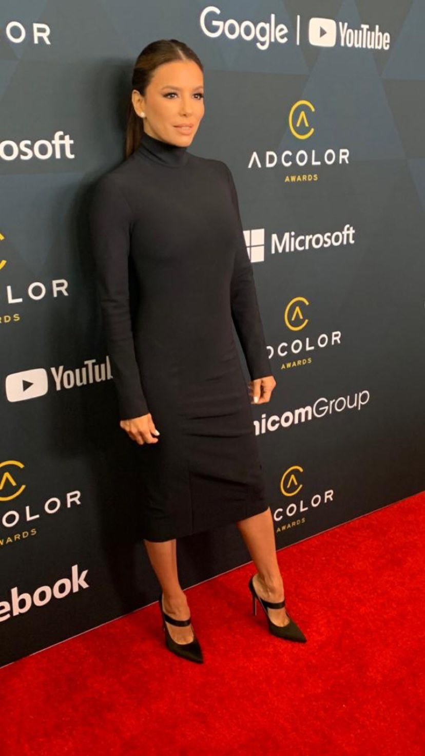 Глаз не отвести! Ева Лонгория подчеркнула точеную фигуру облегающим платьем