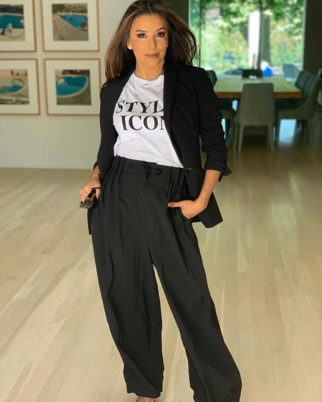 Глаз не отвести! Ева Лонгория подчеркнула точеную фигуру облегающим платьем