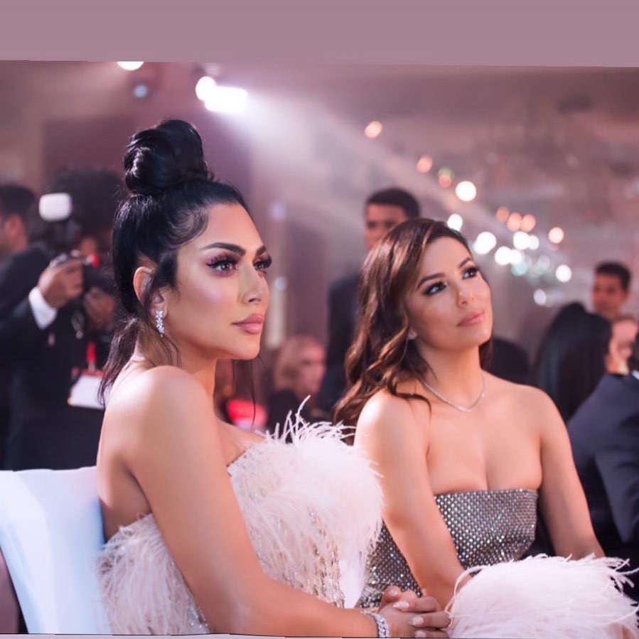 Глаз не отвести: Ева Лонгория восхитила идеальным телом в серебристом платье