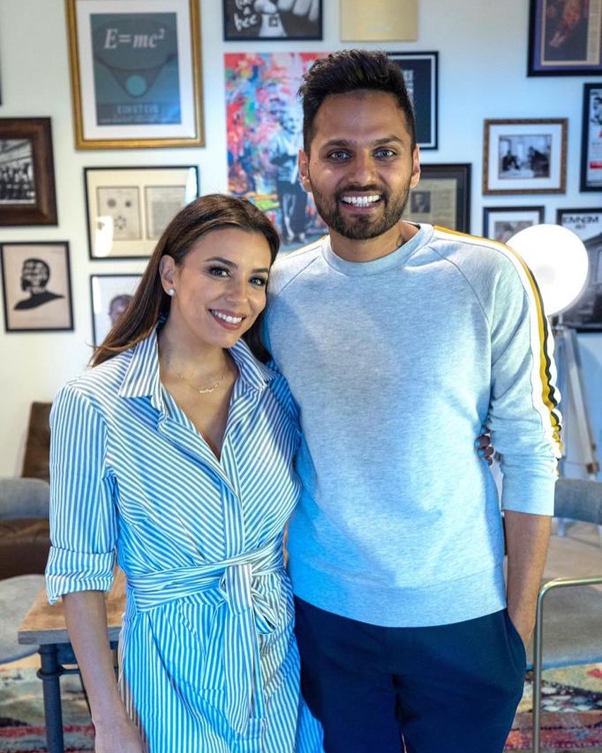 44-летняя Ева Лонгория демонстрирует безупречную форму и самый модный принт сезона