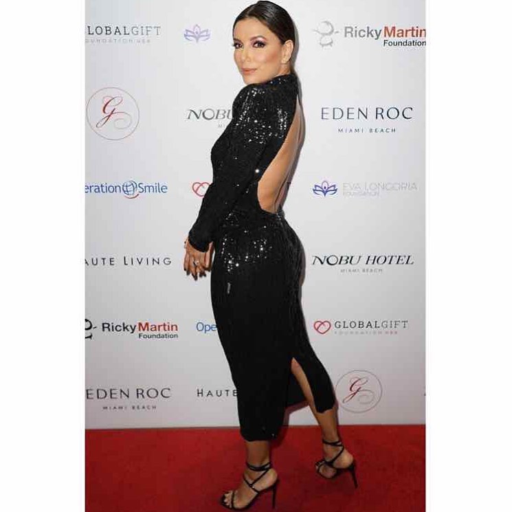 Королева вечірки: Єва Лонгорія демонструє топ-3 бездоганних образи для новорічних свят