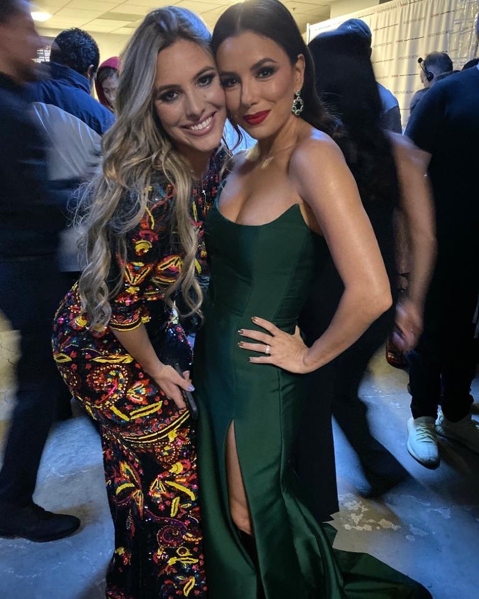 Еще стройнее! 44-летняя Ева Лонгория показала совершенное тело в изумрудном наряде