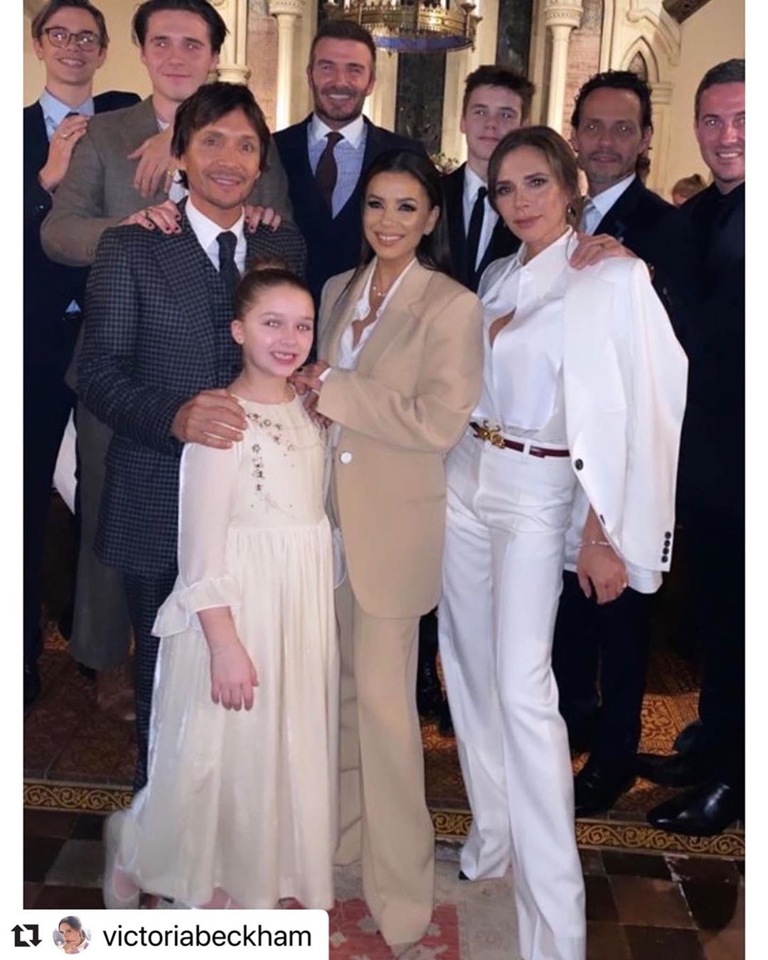 Стильні подруги: Єва Лонгорія та Вікторія Бекхем показали фото в повсякденному вбранні