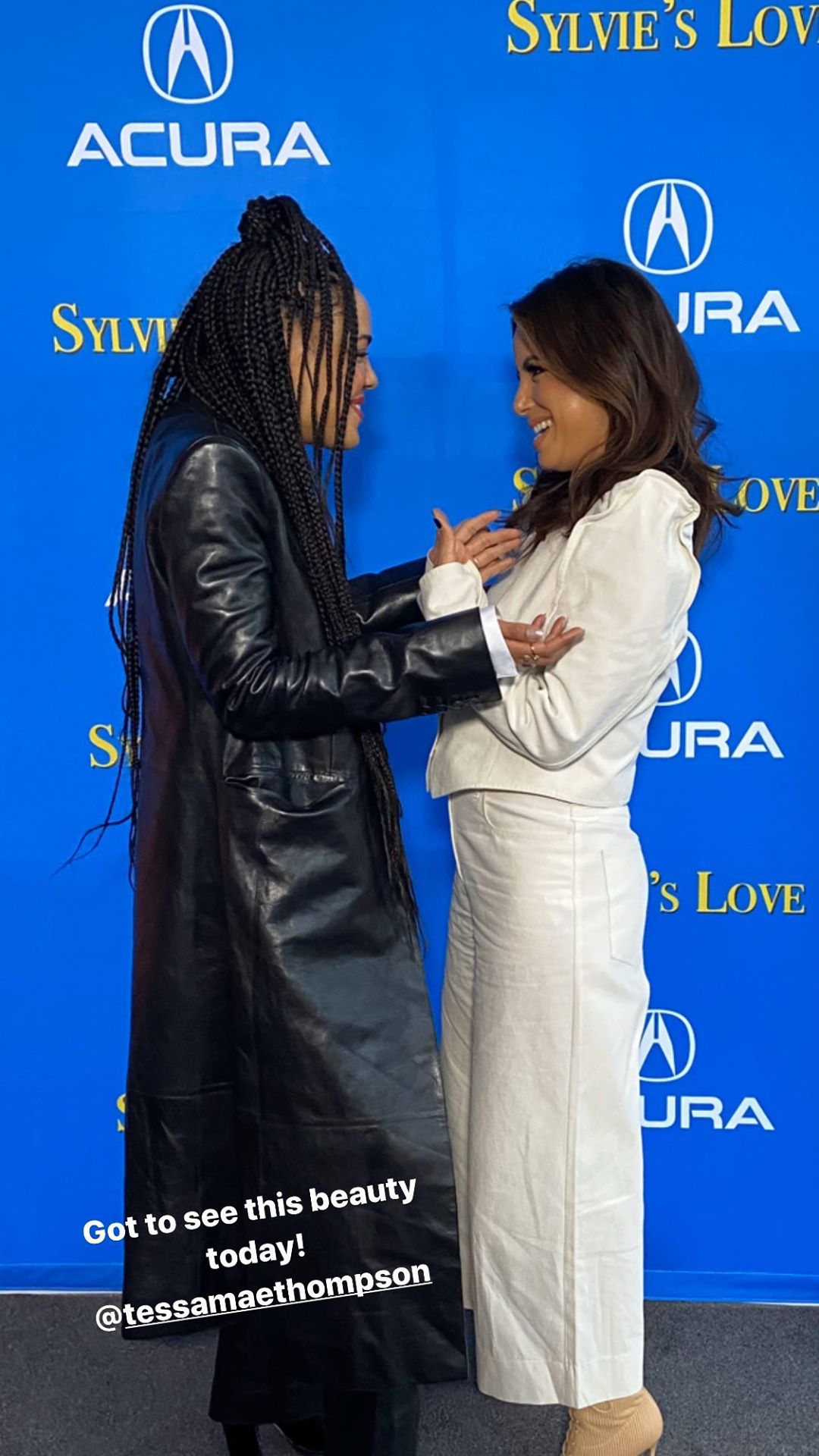 Зимний total white: Ева Лонгория демонстрирует, как носить белый в холодное время года