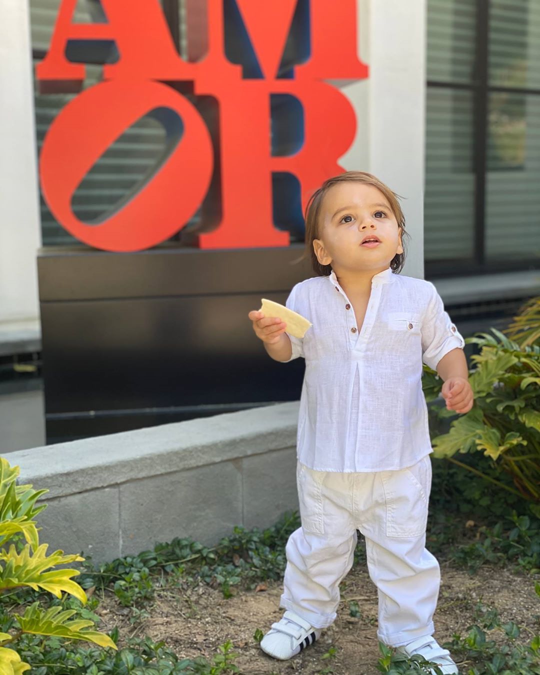 Хорошенький, как и мама: Ева Лонгория умилила сеть красотой подросшего сына