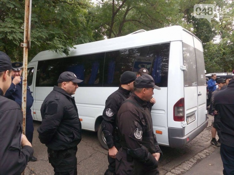 У центрі Одеси військові перекрили дорогу на знак протесту