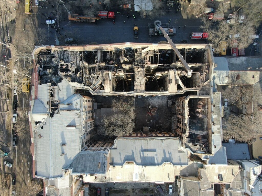 Що залишилося від згорілого коледжу в Одесі: ці кадри показують вперше