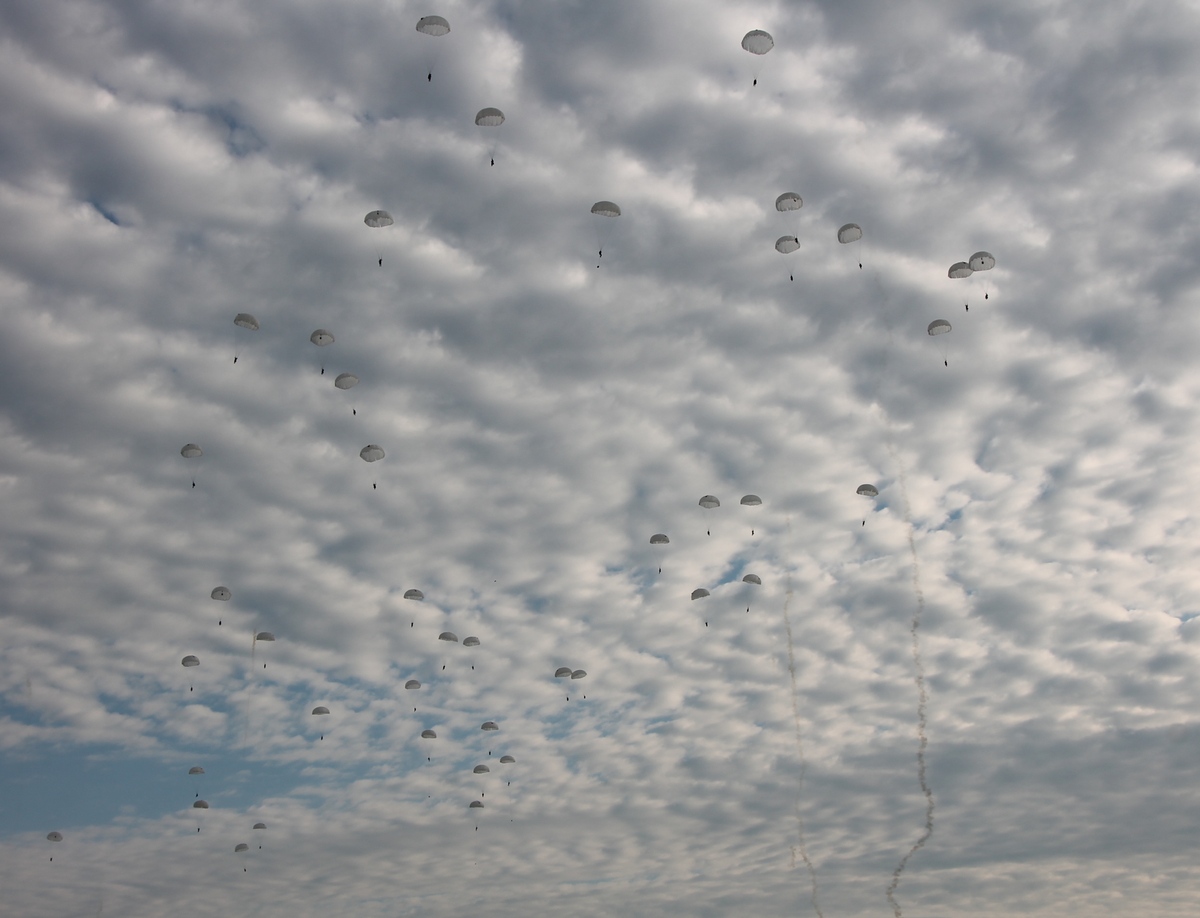 Україна провела масштабні навчання з висадки повітряного десанту