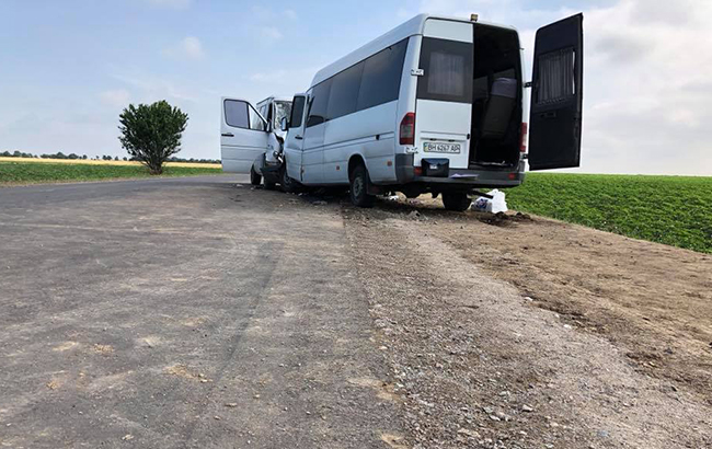 В Одеській області зіткнулись маршрутка та вантажівка, одна людина загинула і ще 9 травмовані
