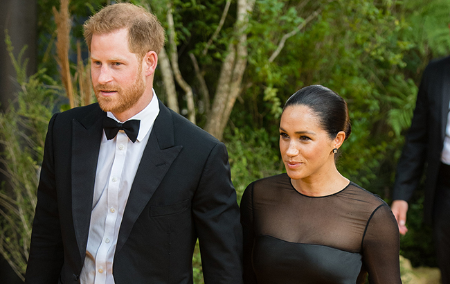 Принц Гаррі вибачився за приватний літак, але його знову спіймали на брехні