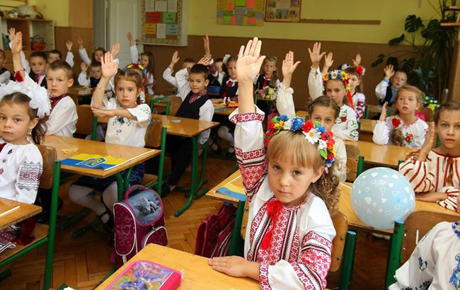 В поліцію через форму: в українських школах йдуть справжні війни
