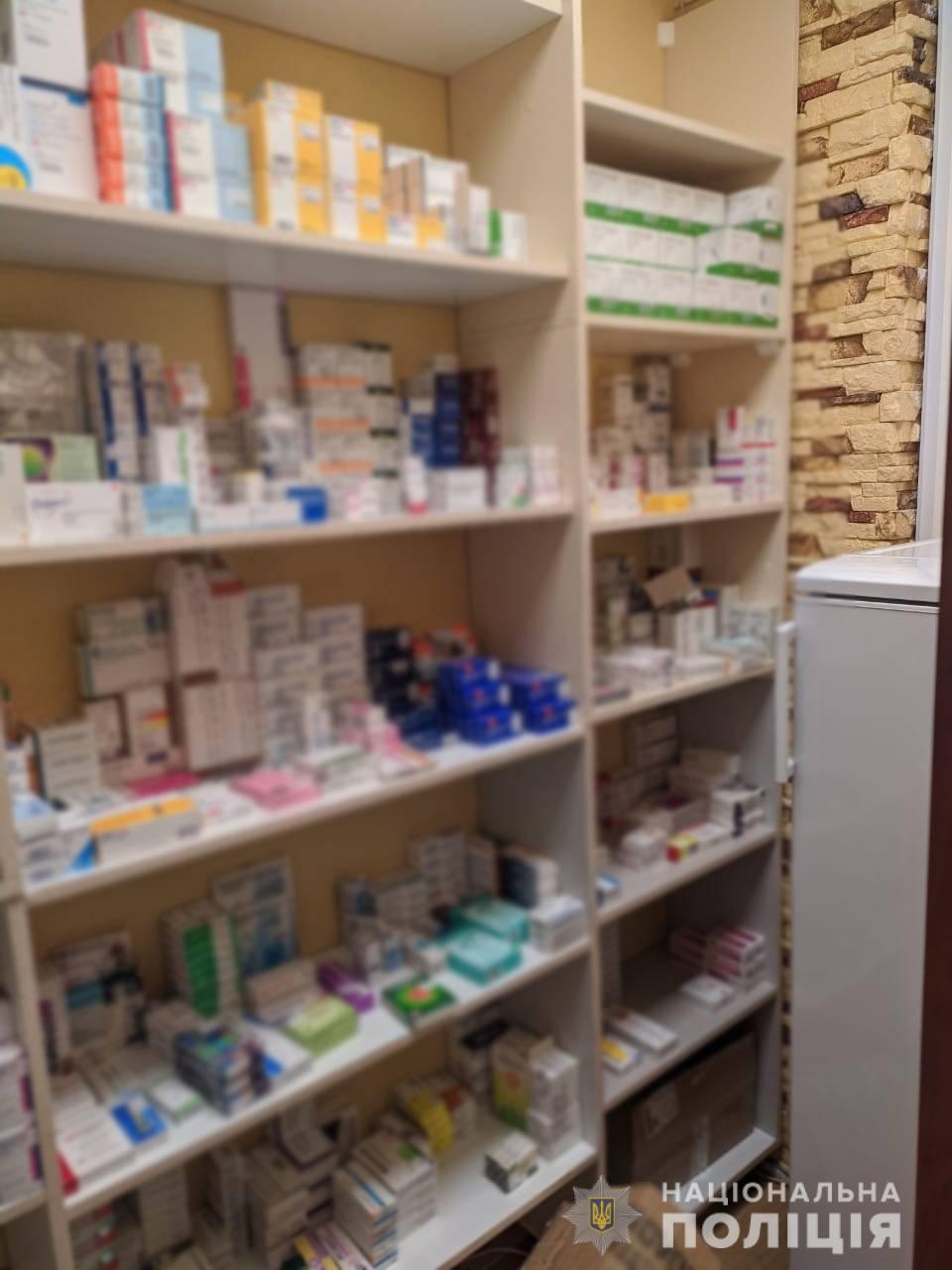 Доставляли в аптеки контрабандні ліки з Росії. Поліція затримала групу осіб