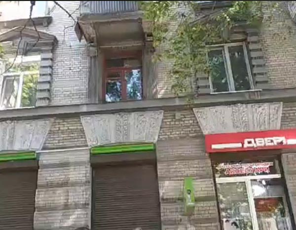 У Дніпрі на жінку обрушилася будівля: подробиці інциденту