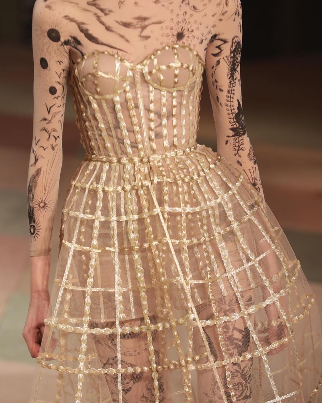 Тиждень високої моди в Парижі: Christian Dior влаштував &quot;парад мрії&quot; під куполом шапіто (фото)