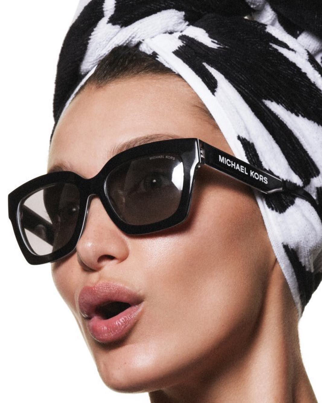 Парящая над землей Белла Хадид показала новинки Michael Kors, которые хочет каждая