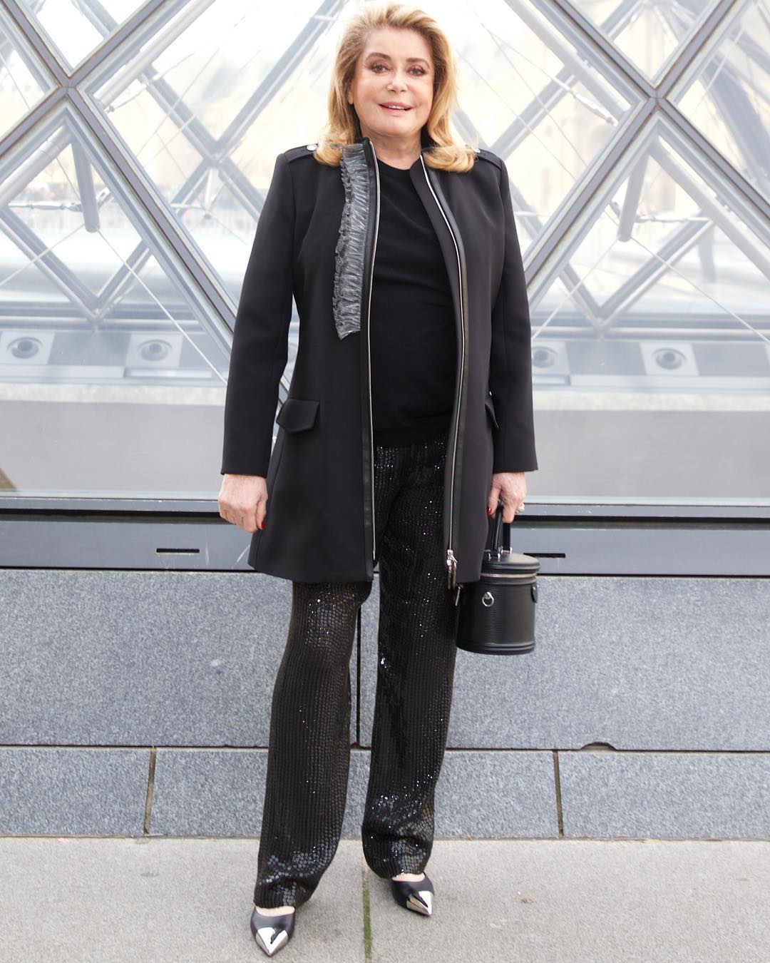 Катрін Деньов на показі Louis Vuitton