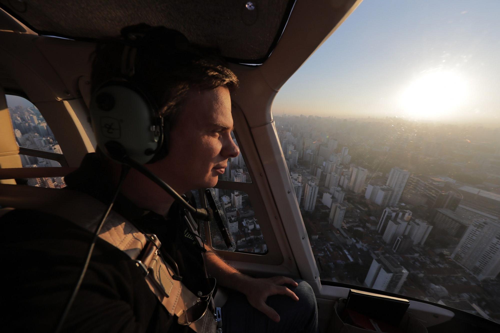 &quot;Приставили пістолет до скроні&quot;: Комарів про зустріч з наркобароном і перестрілки в Бразилії