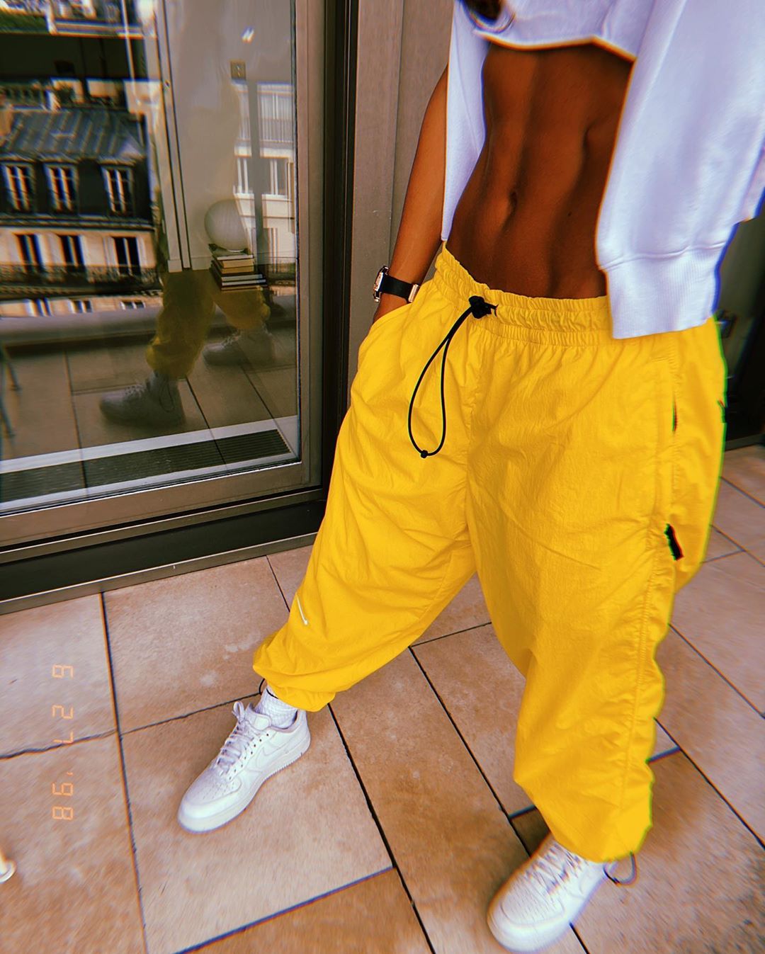 Стильно і комфортно: Ізабель Гулар похвалилася спортивним тілом в трендовому літньому образі