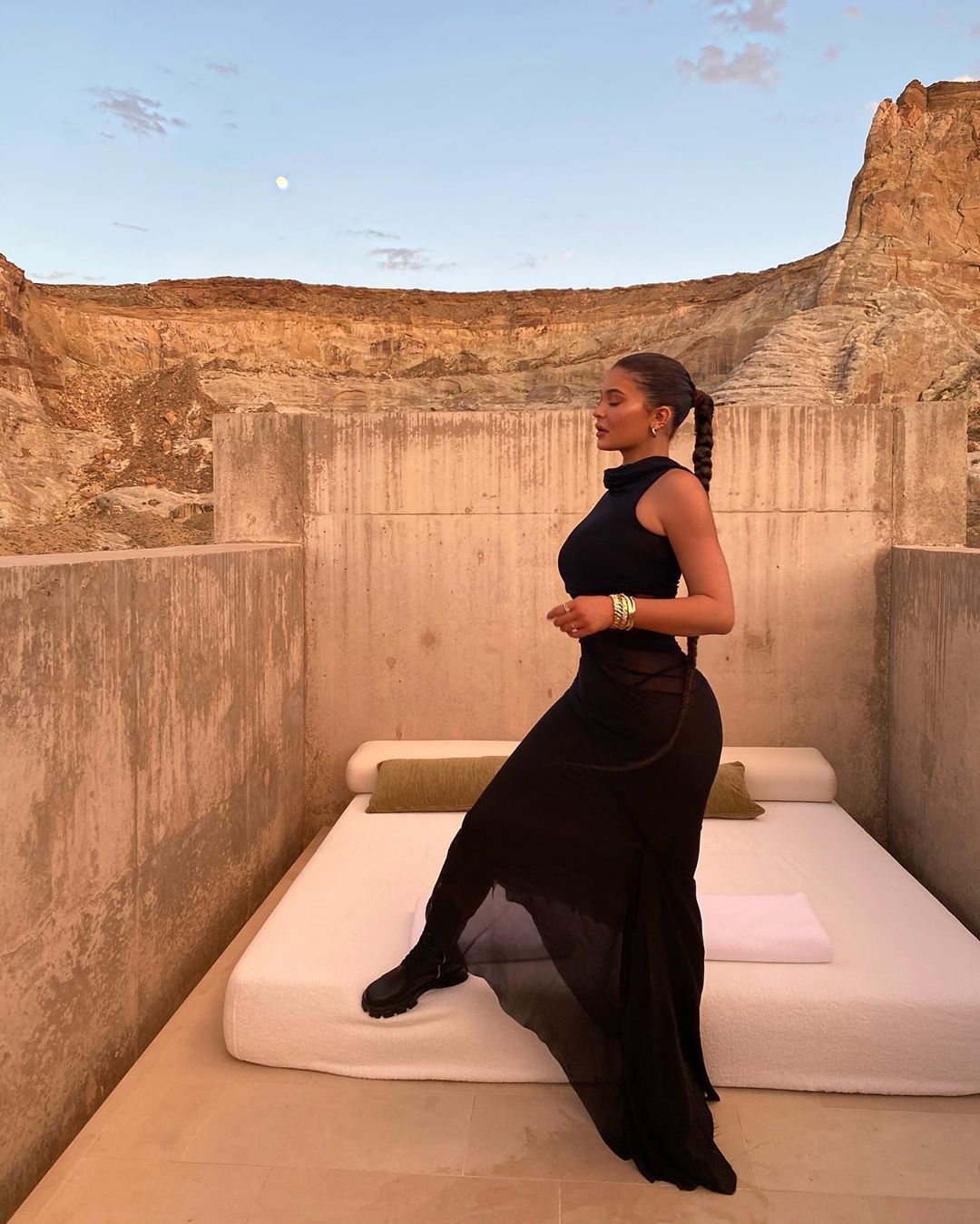 Просто вау: Кайлі Дженнер викликала захват розкішною фігурою у вузькій сукні