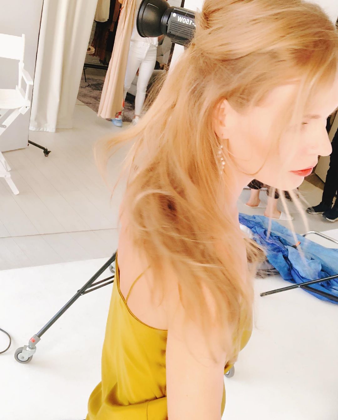 Ольга Фреймут очаровала "невинным" образом в романтичном платье в бельевом стиле